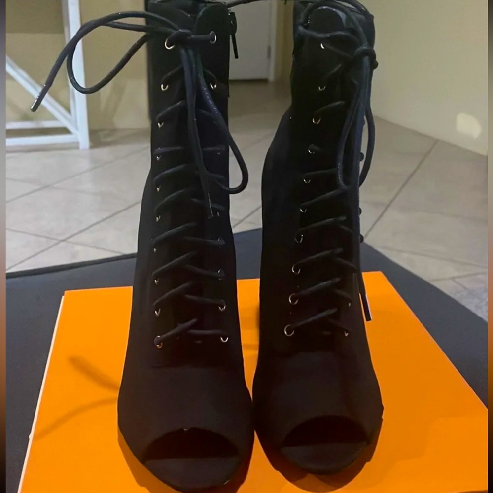 Heels - Picture 4 of 5